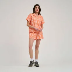 Best Santa Cruz - Women's Take A Trip Shirt - Bluse Apricot Trip Repeat